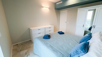 Seafront Modern Farmont Acquamarine Suite