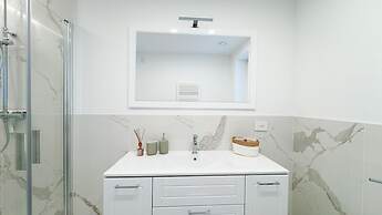 Seafront Modern Farmont Acquamarine Suite