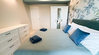 Seafront Modern Farmont Acquamarine Suite