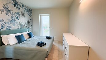 Seafront Modern Farmont Acquamarine Suite