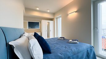 Seafront Modern Farmont Acquamarine Suite