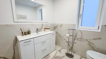 Seafront Modern Farmont Acquamarine Suite