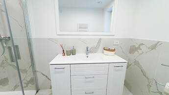 Seafront Modern Farmont Acquamarine Suite