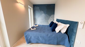 Seafront Modern Farmont Acquamarine Suite