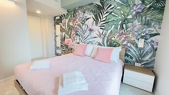 Seafront Modern Farmont Flamingo Suite