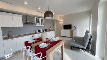 Seafront Modern Farmont Flamingo Suite