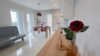 Seafront Modern Farmont Flamingo Suite