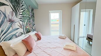 Seafront Modern Farmont Flamingo Suite