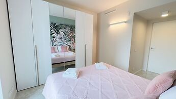Seafront Modern Farmont Flamingo Suite