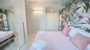 Seafront Modern Farmont Flamingo Suite