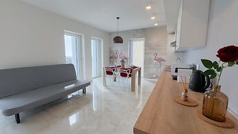 Seafront Modern Farmont Flamingo Suite