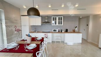 Seafront Modern Farmont Flamingo Suite