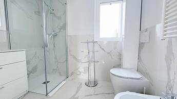 Seafront Modern Farmont Flamingo Suite