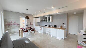 Seafront Modern Farmont Flamingo Suite