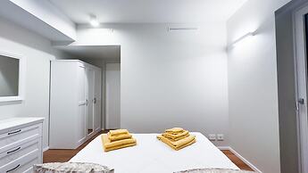 Seafront Modern Farmont Venice Suite