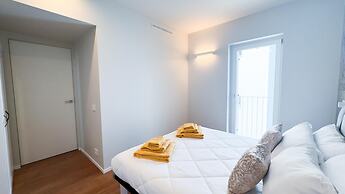 Seafront Modern Farmont Venice Suite