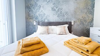 Seafront Modern Farmont Venice Suite