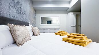 Seafront Modern Farmont Venice Suite