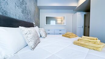 Seafront Modern Farmont Venice Suite