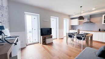 Seafront Modern Farmont Venice Suite