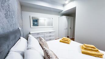 Seafront Modern Farmont Venice Suite
