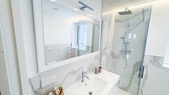 Seafront Modern Farmont Venice Suite