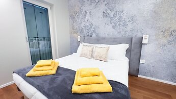 Seafront Modern Farmont Venice Suite