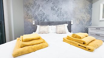 Seafront Modern Farmont Venice Suite