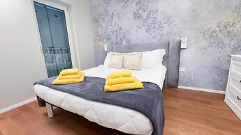 Seafront Modern Farmont Venice Suite