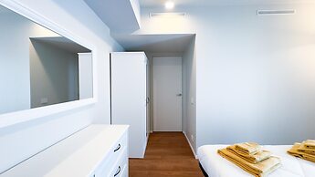 Seafront Modern Farmont Venice Suite