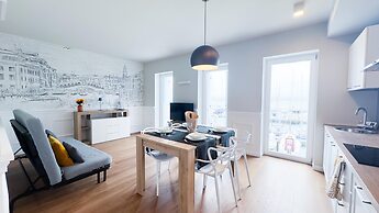 Seafront Modern Farmont Venice Suite