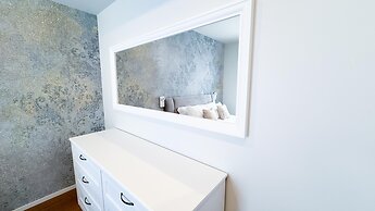 Seafront Modern Farmont Venice Suite