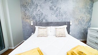 Seafront Modern Farmont Venice Suite