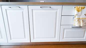 Seafront Modern Farmont Venice Suite