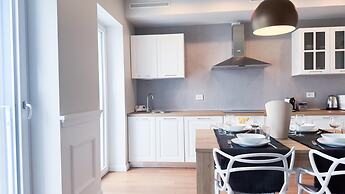 Seafront Modern Farmont Venice Suite