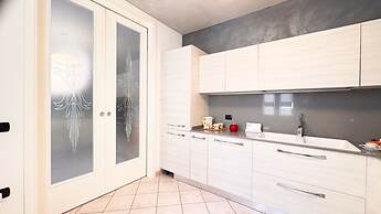 Lady Teresa Apartment by Ca-sa Check