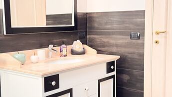 Lady Teresa Apartment by Ca-sa Check