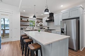 Lakefront Bliss - Fully Loaded