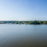 Lakefront Bliss - Fully Loaded