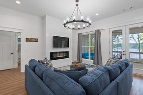 Lakefront Bliss - Fully Loaded