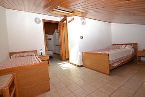 Spacious and Bright Flat With Swimming Pool - Beahost