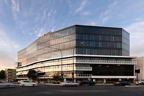 Crowne Plaza Adelaide Mawson Lakes by IHG