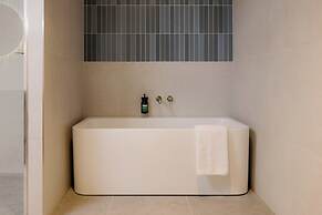 Crowne Plaza Adelaide Mawson Lakes by IHG