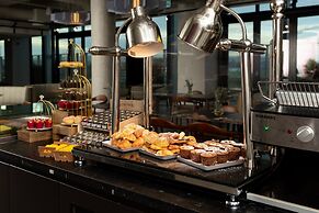 Crowne Plaza Adelaide Mawson Lakes by IHG