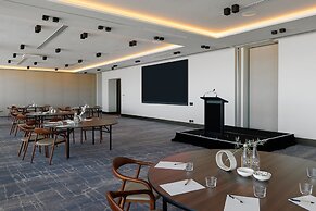 Crowne Plaza Adelaide Mawson Lakes by IHG