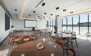 Crowne Plaza Adelaide Mawson Lakes by IHG