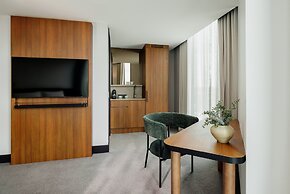 Crowne Plaza Adelaide Mawson Lakes by IHG