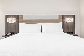 Holiday Inn Express & Suites Austin Airport East by IHG