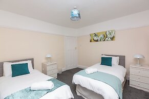 Superior three bedroom house with sea view