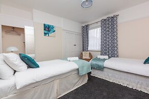 Superior three bedroom house with sea view